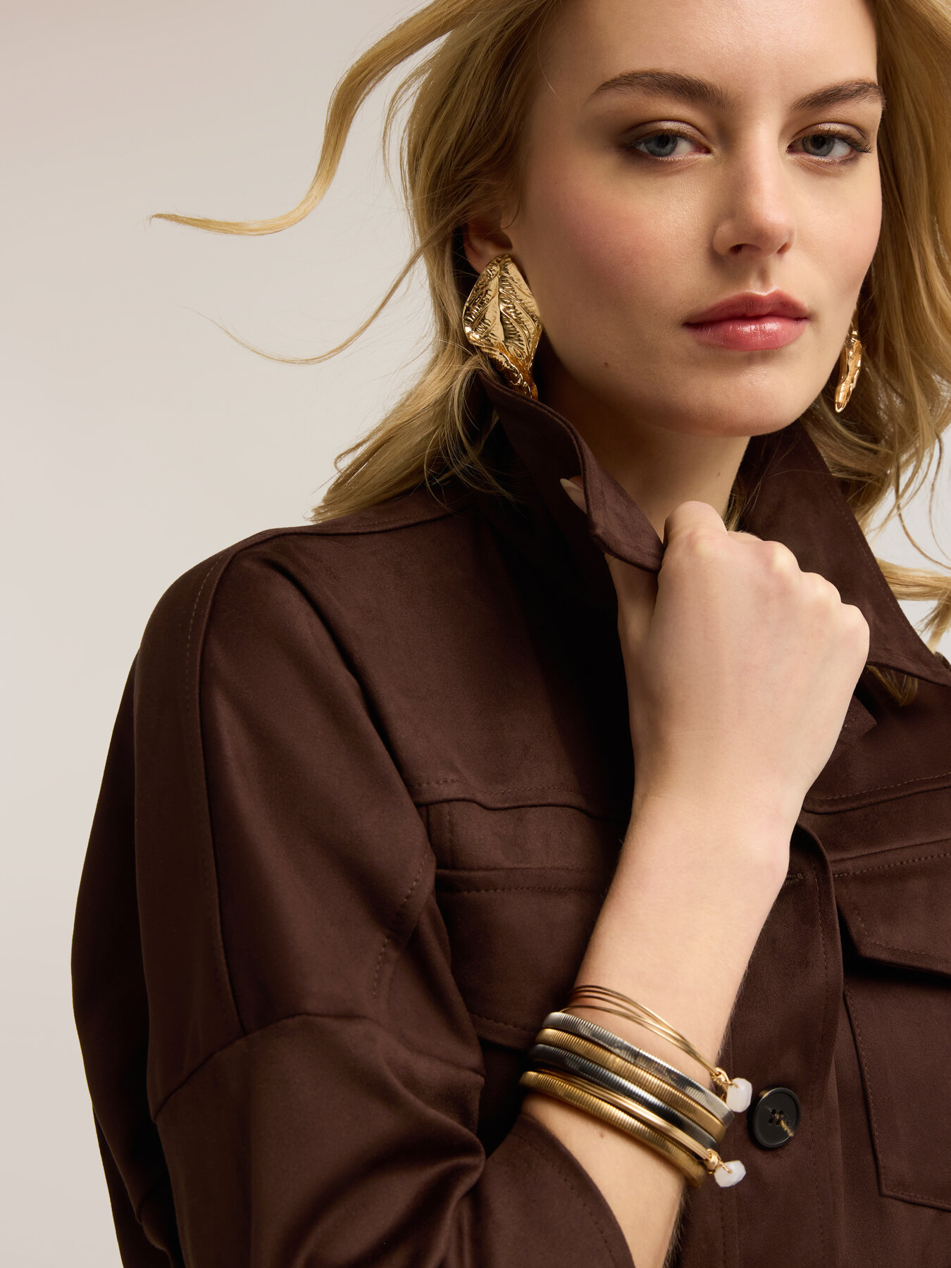 Kurze Oversized-Jacke mit Taschen image number 2