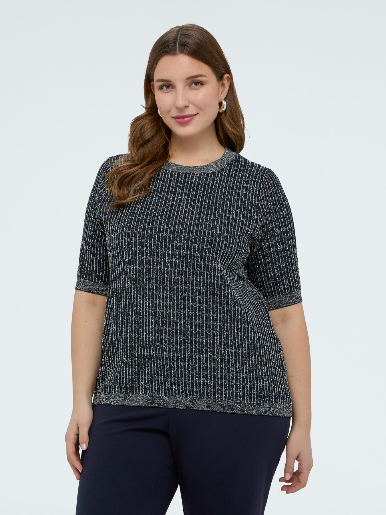 Short sleeve sweater with checkered pattern image number 2