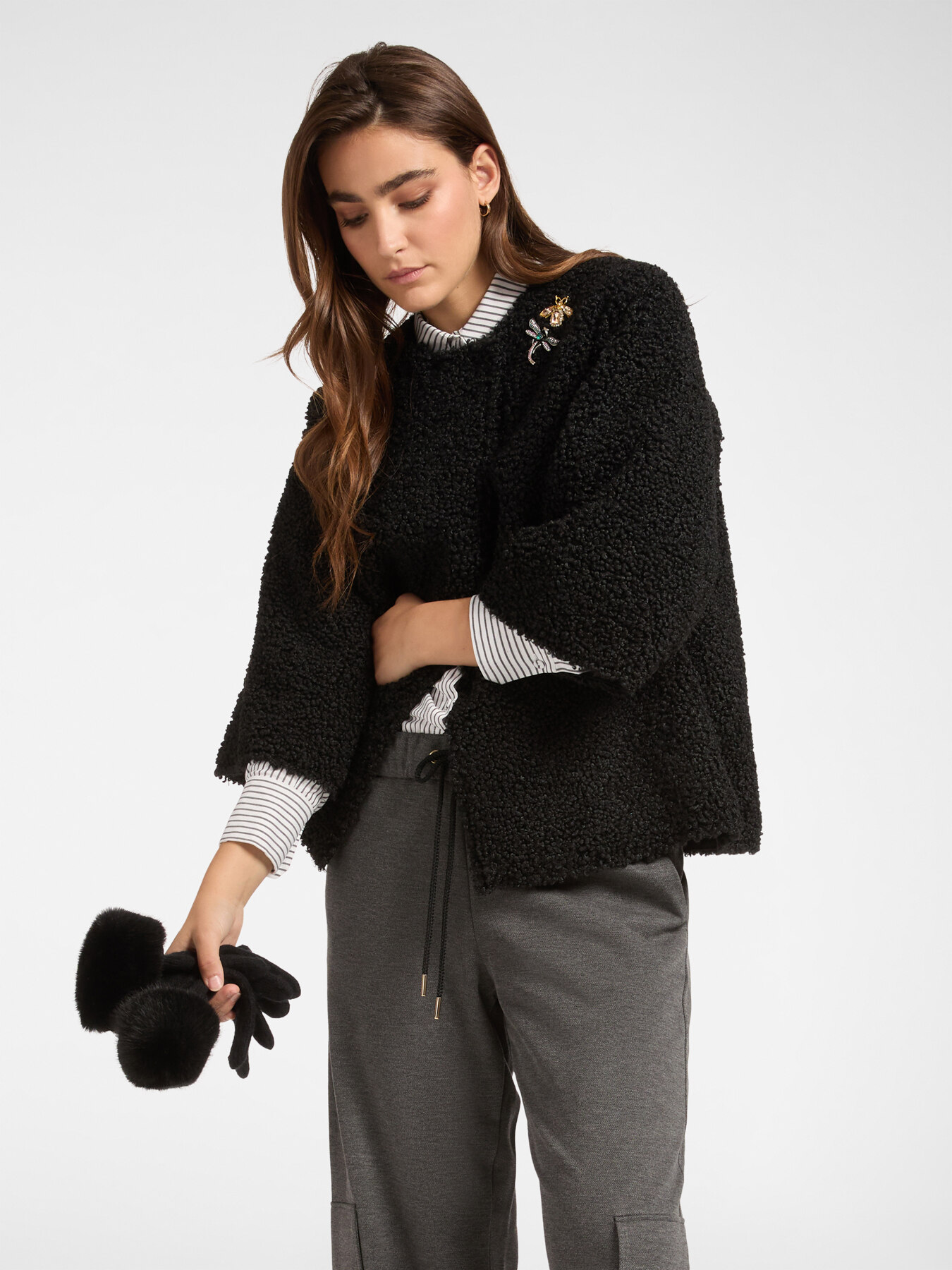 Veste en tissu peluche avec &eacute;pingles image number 0