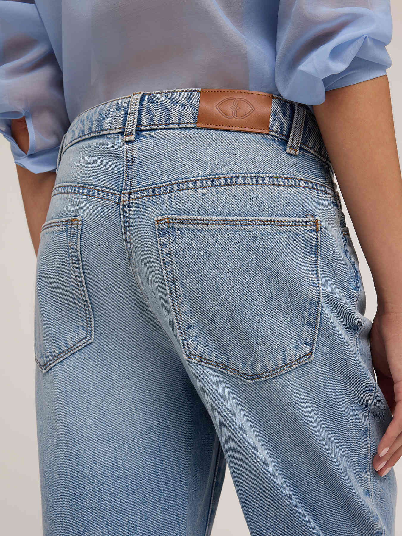 Cara Boyfit-Jeans image number 2