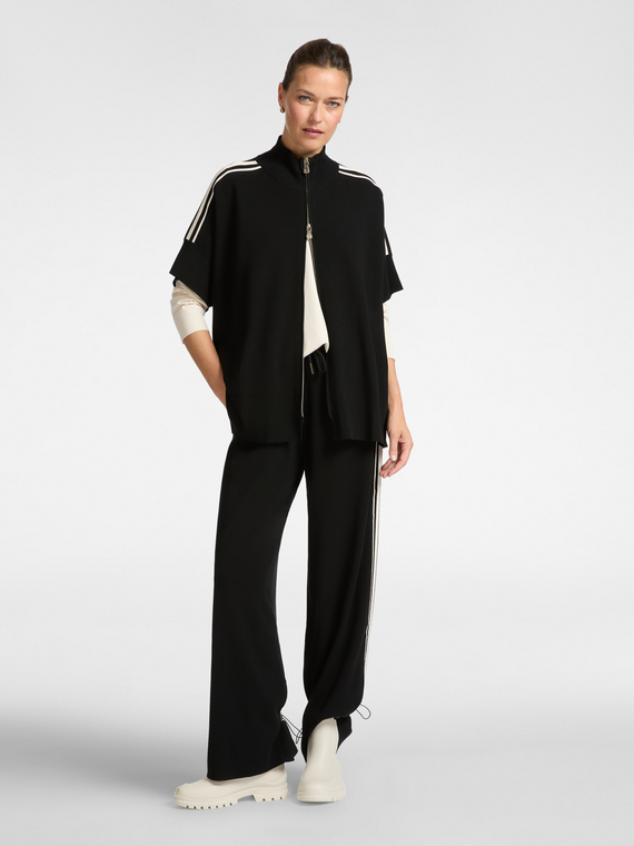 Wide-leg knit trousers
