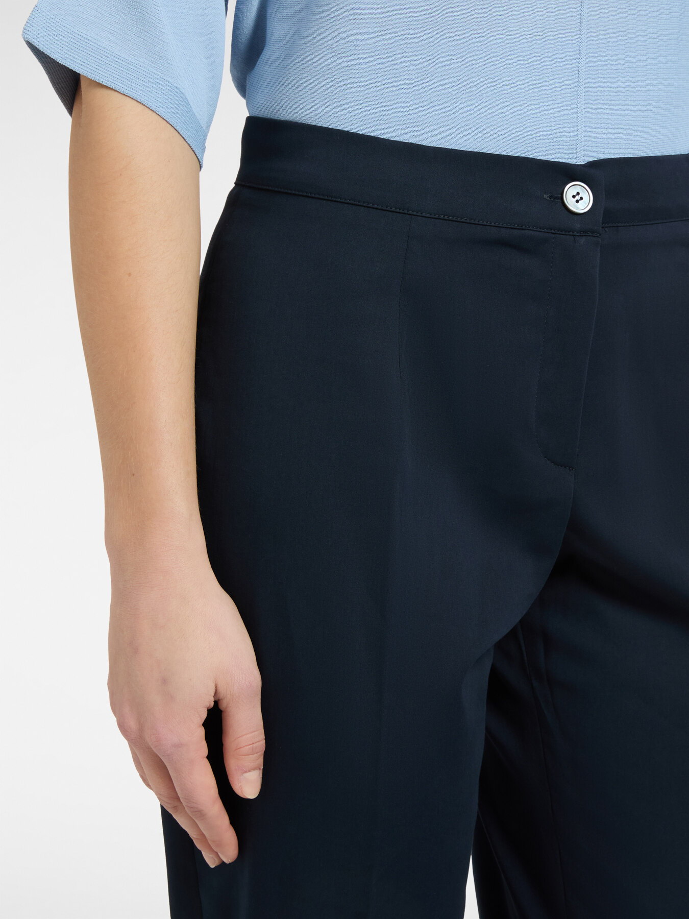 Straight-leg trousers in stretch satin image number 3