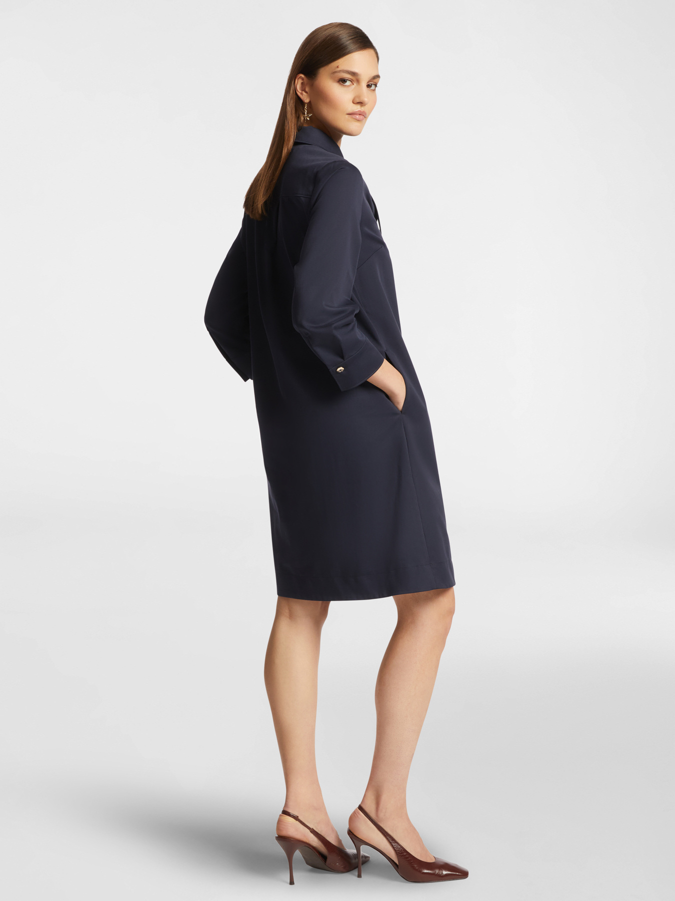 Hemdblusenkleid mit Schärpengürtel image number 1