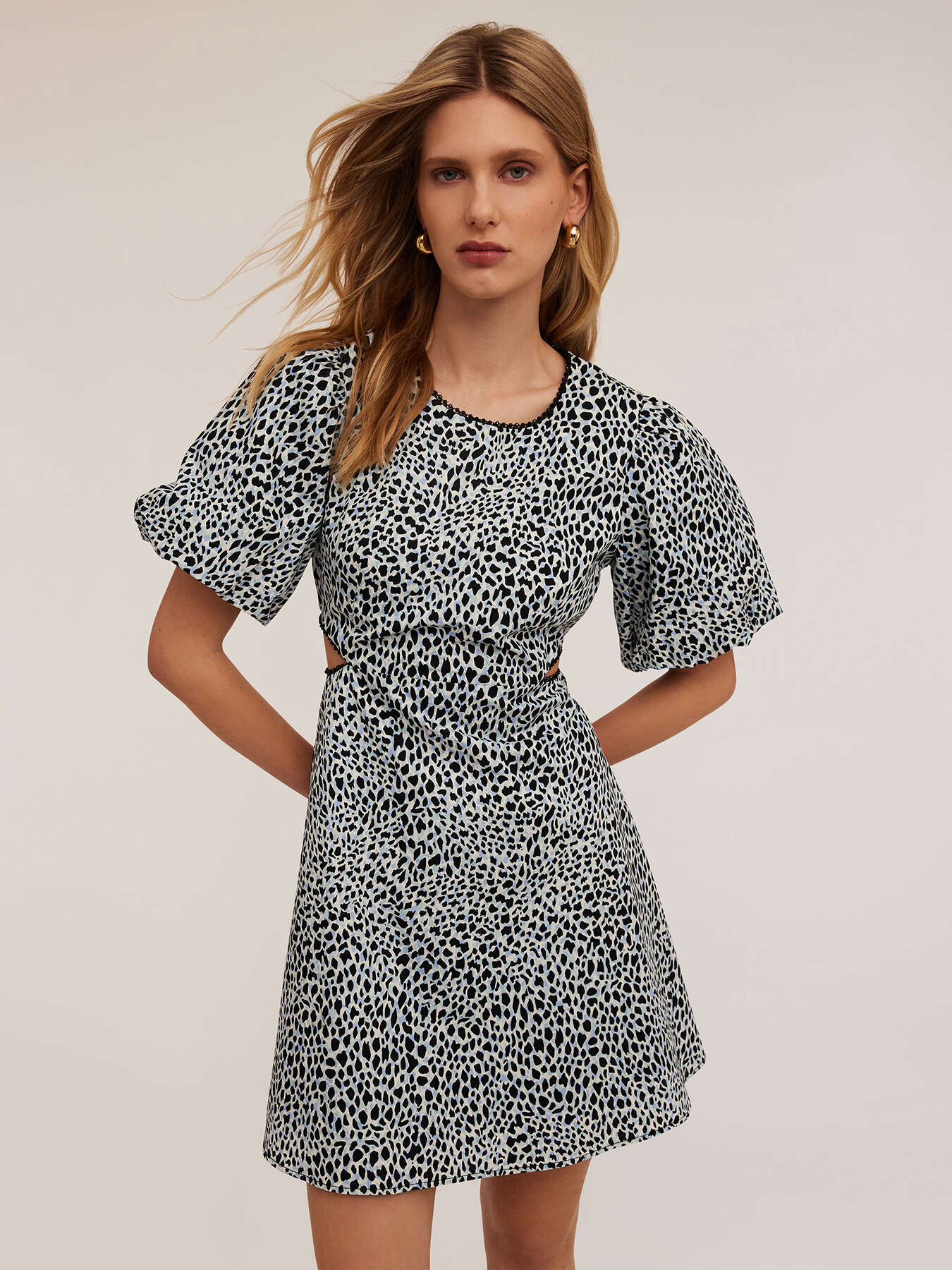 Short animal pattern dress with cut-out detail image number 2