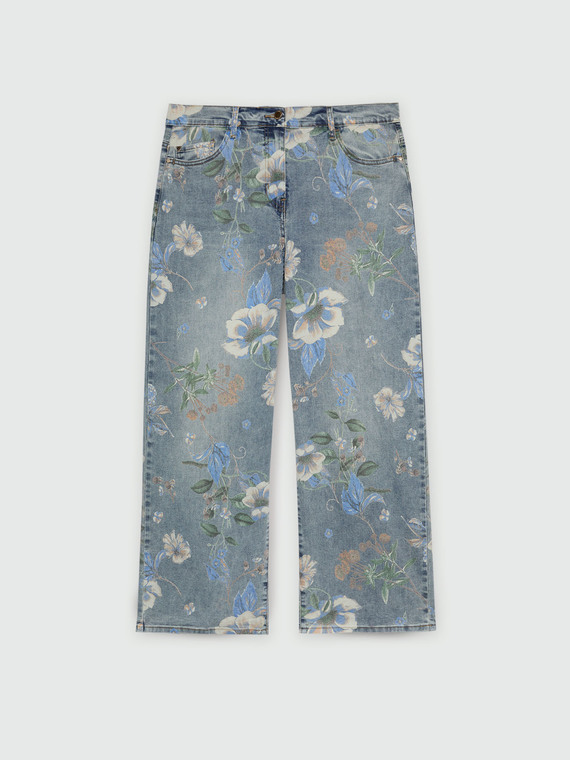 Vaqueros cropped con estampado floral