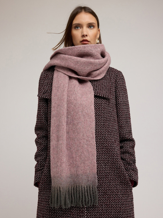 Long gradient scarf with fringes