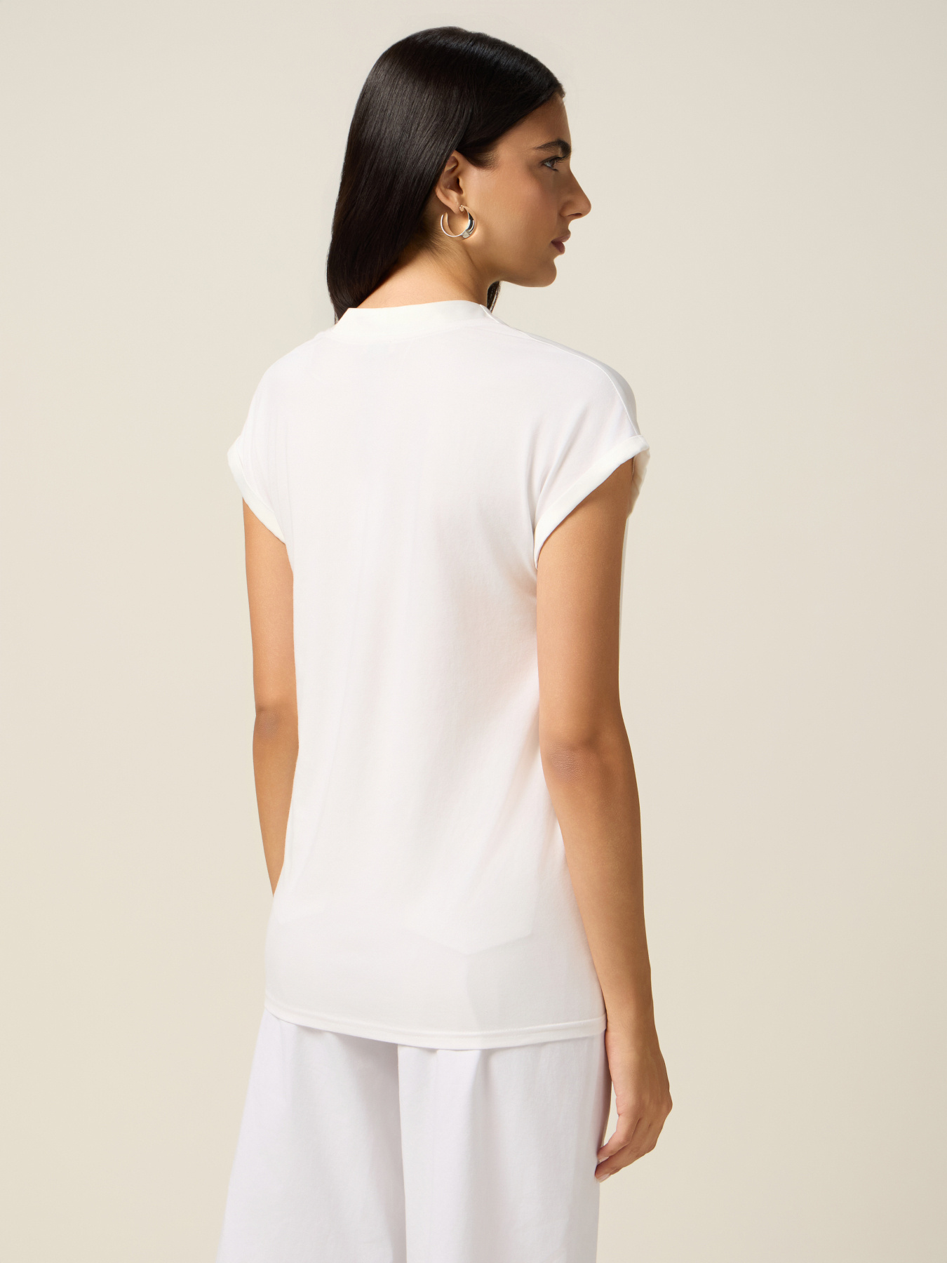 T-shirt bimaterica con scollo a V image number 1