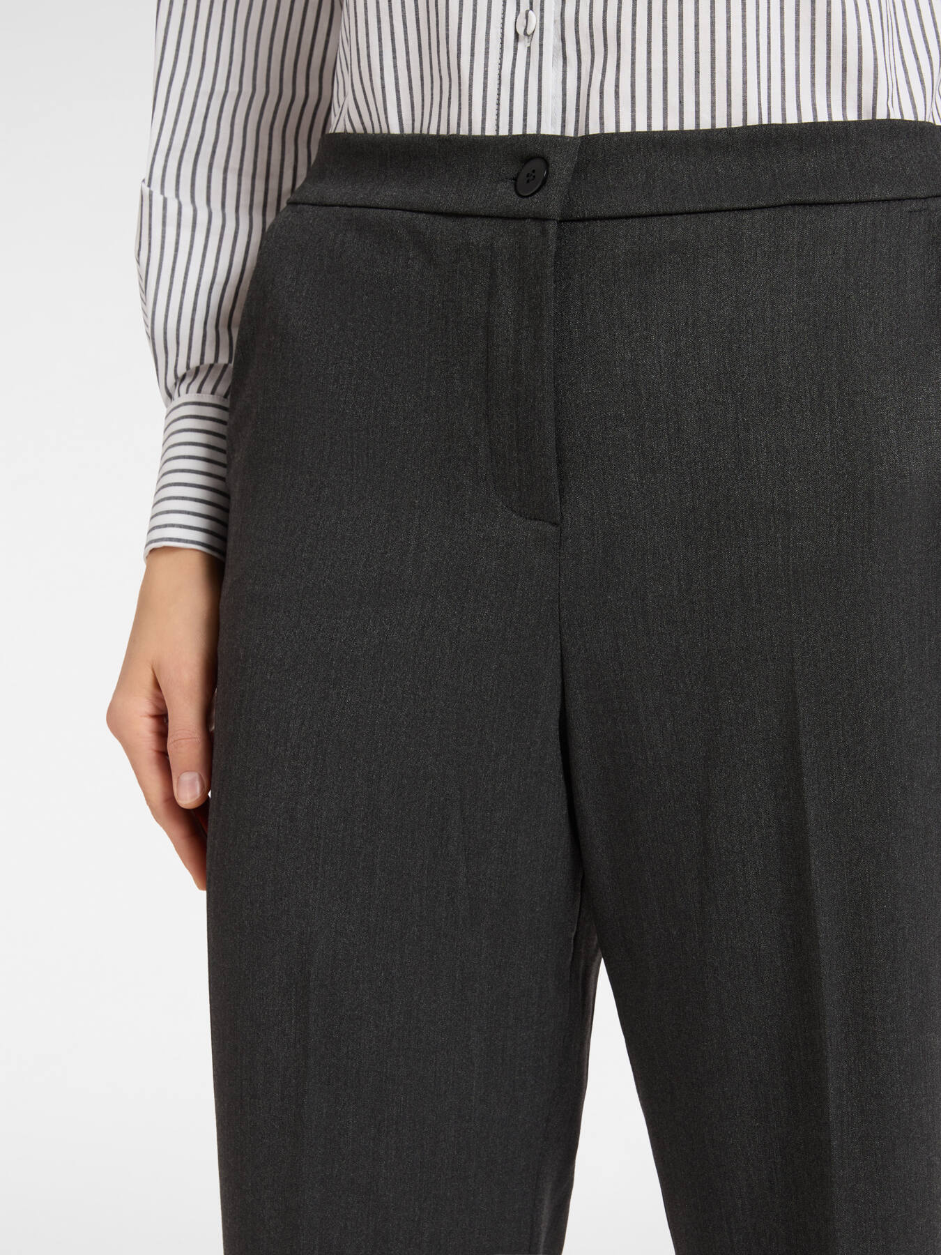 Cropped trousers with cuffs image number 3