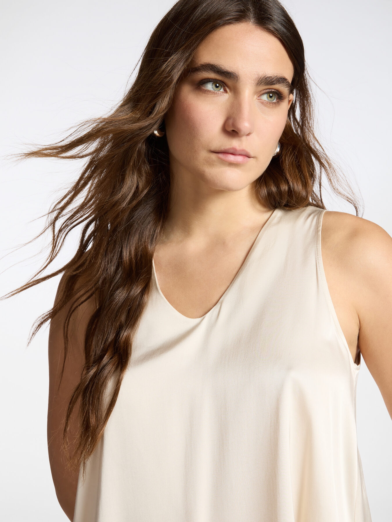 Top de raso de viscosa image number 2