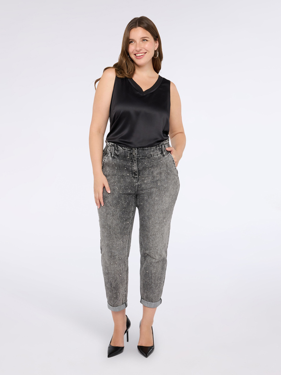 Two-material top with V-neck