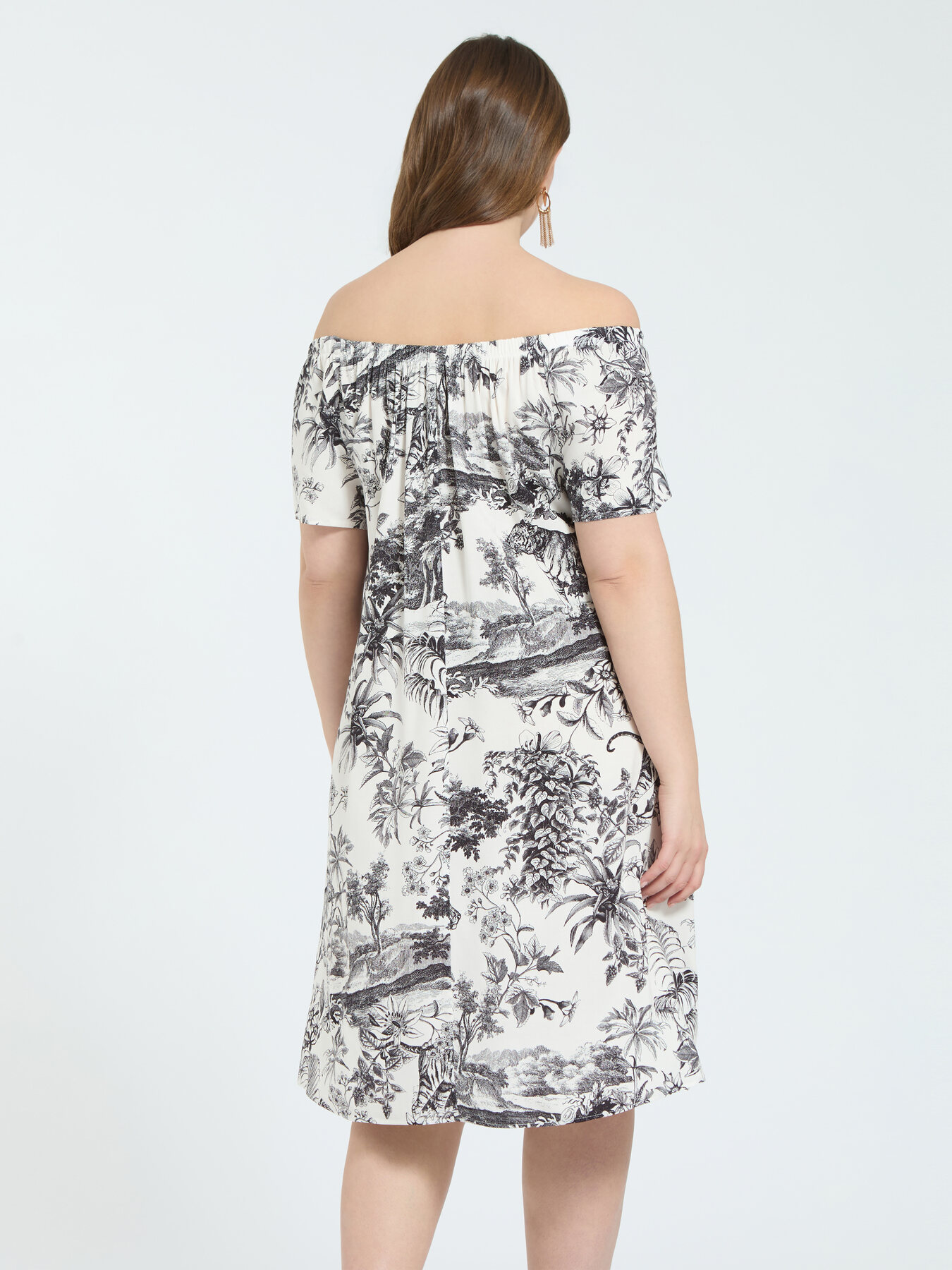 Vestido off-shoulder con estampado ex&oacute;tico image number 1