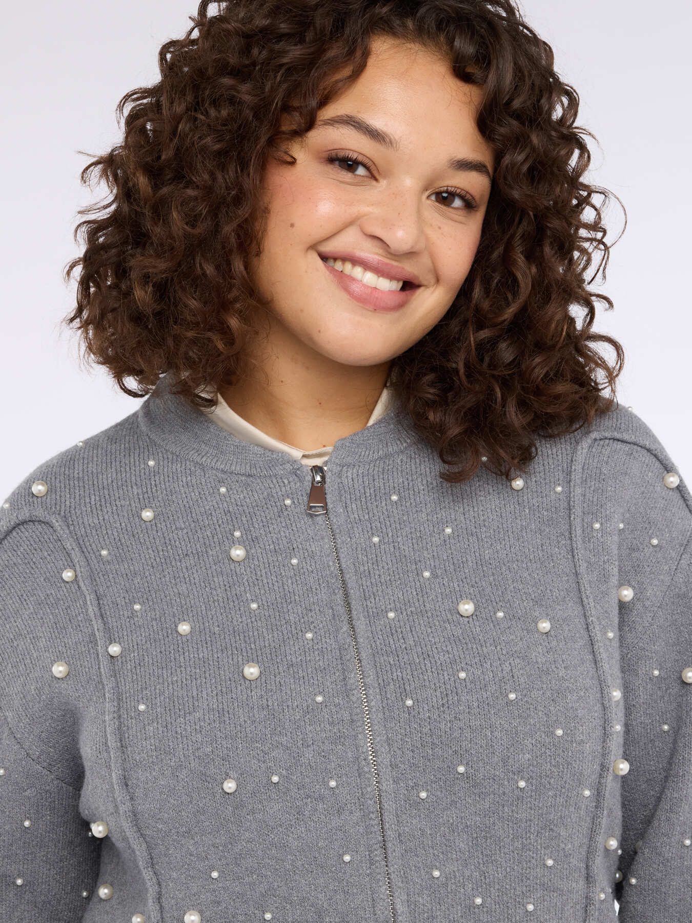 Pearl-decorated cardigan image number 3