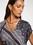 Bluse mit Schal-Print image number 3