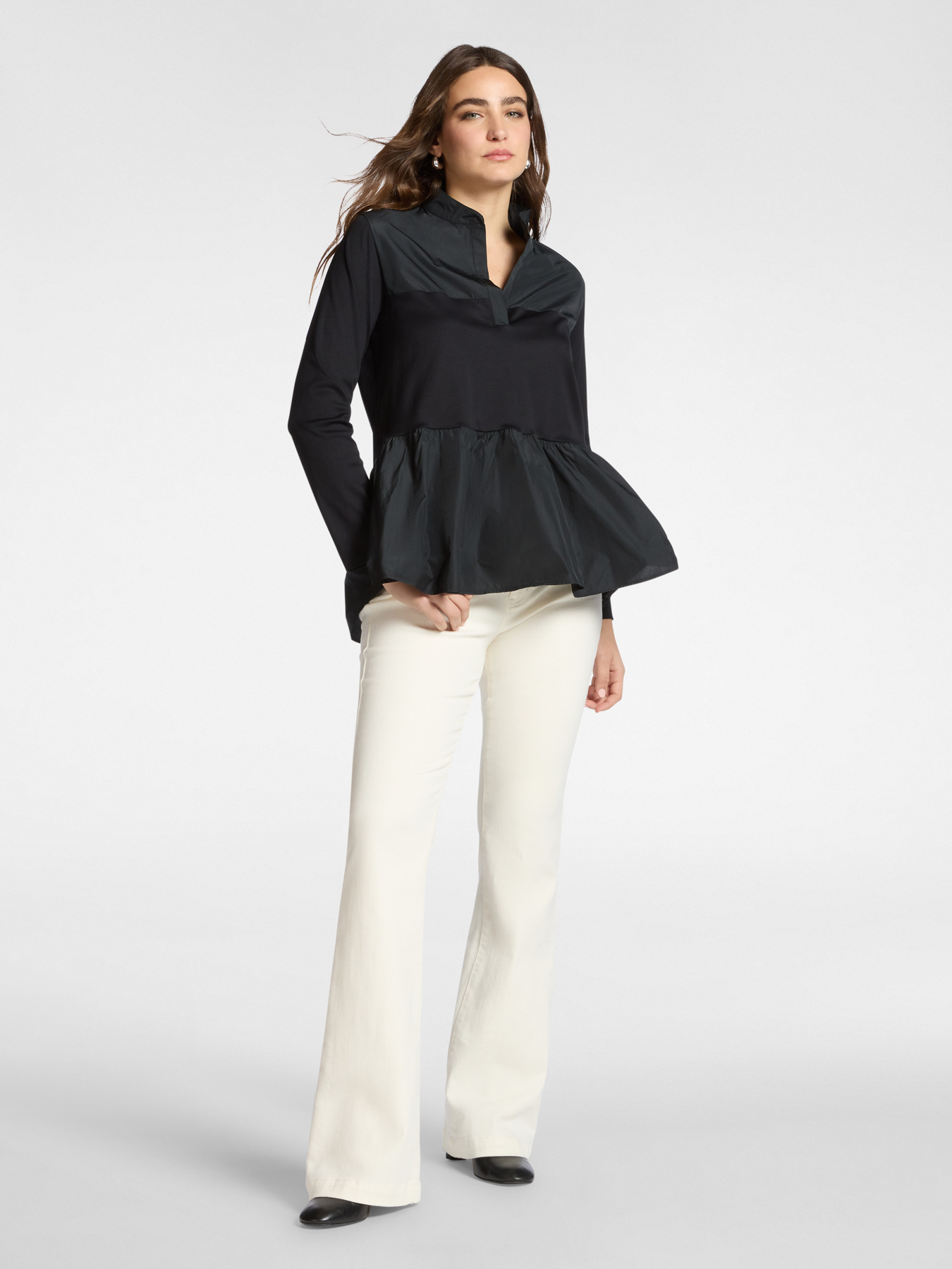 T-shirt with ruffle at the bottom image number 2