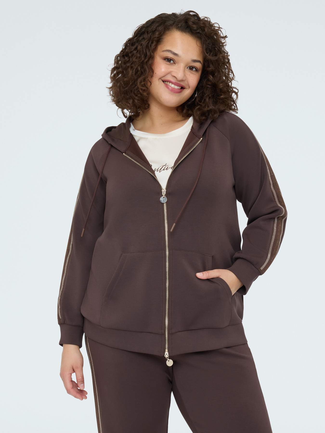 Felpa con cappuccio e bande hotfix image number 1