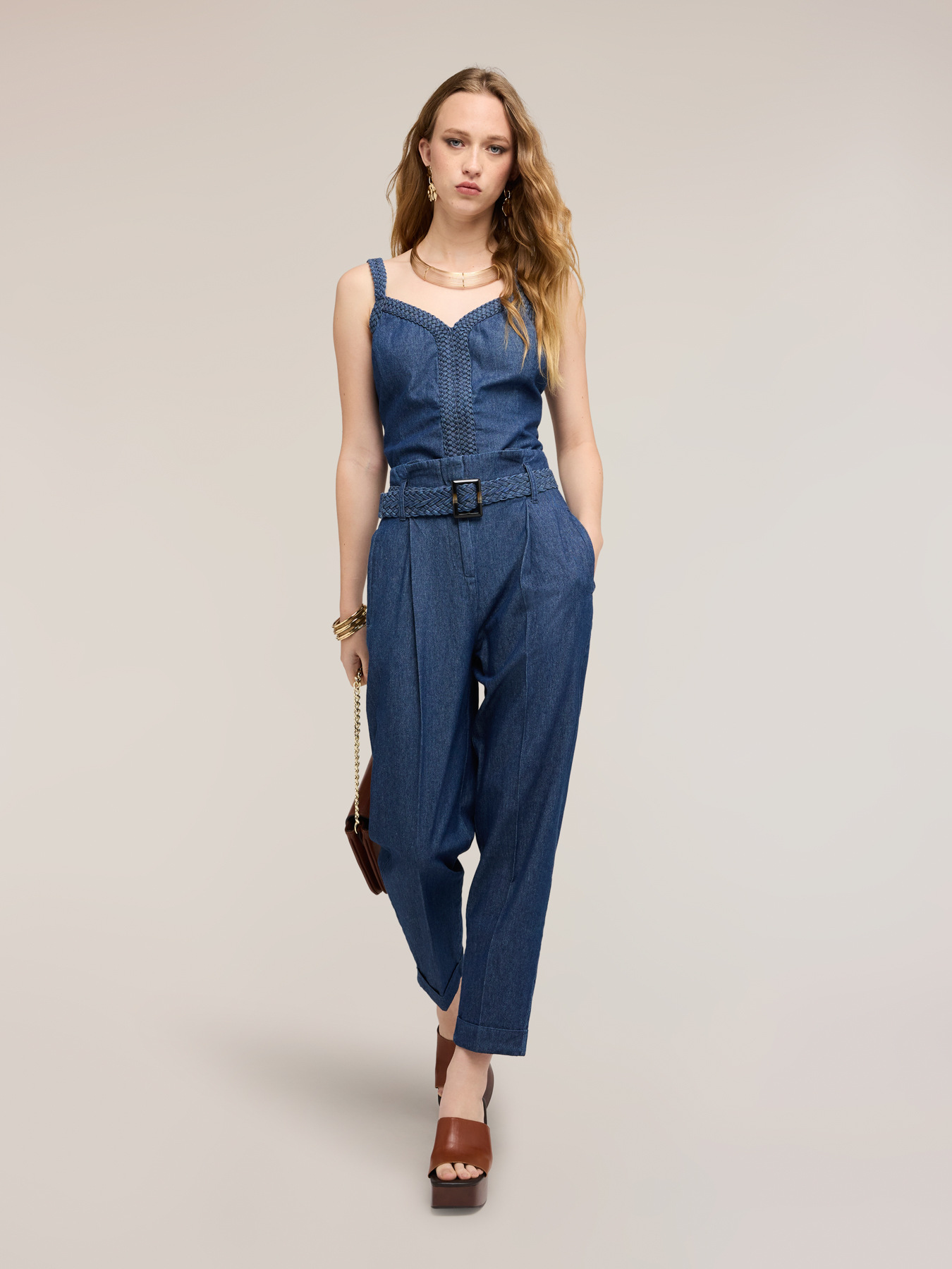 Top en denim avec bretelles tress&eacute;es image number 3