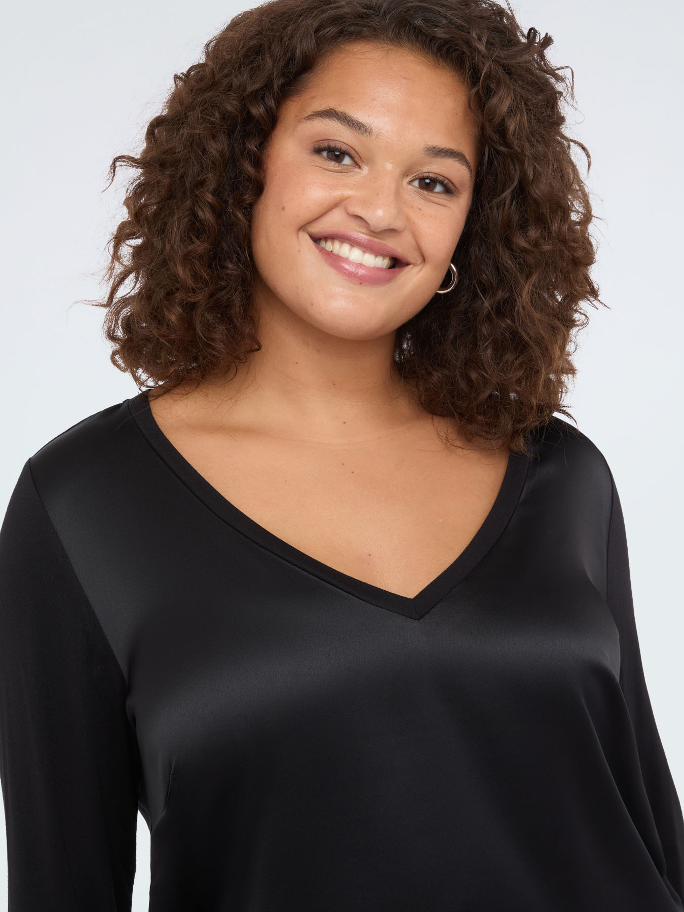 T-shirt bimati&egrave;re avec col en V et manches longues image number 2