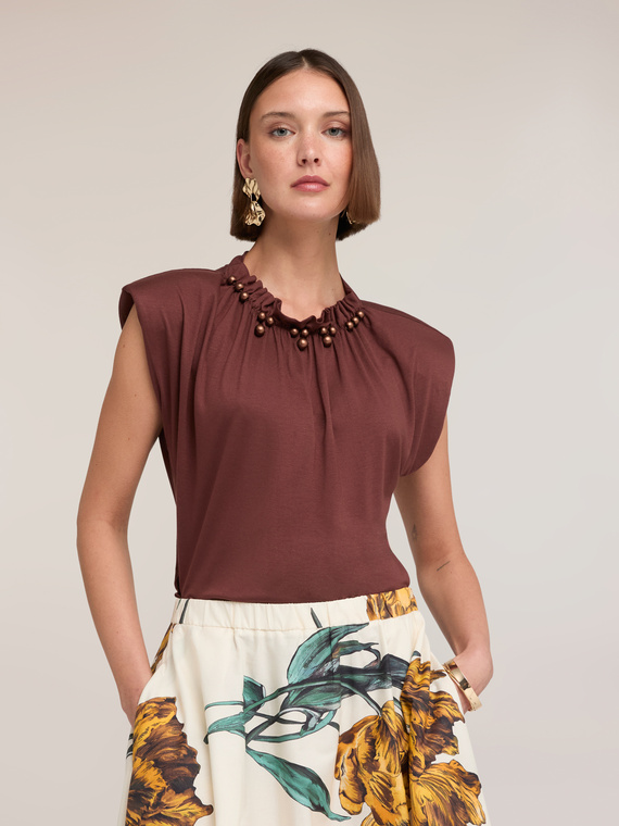 Tricou cu cute și aplicații la g&acirc;t