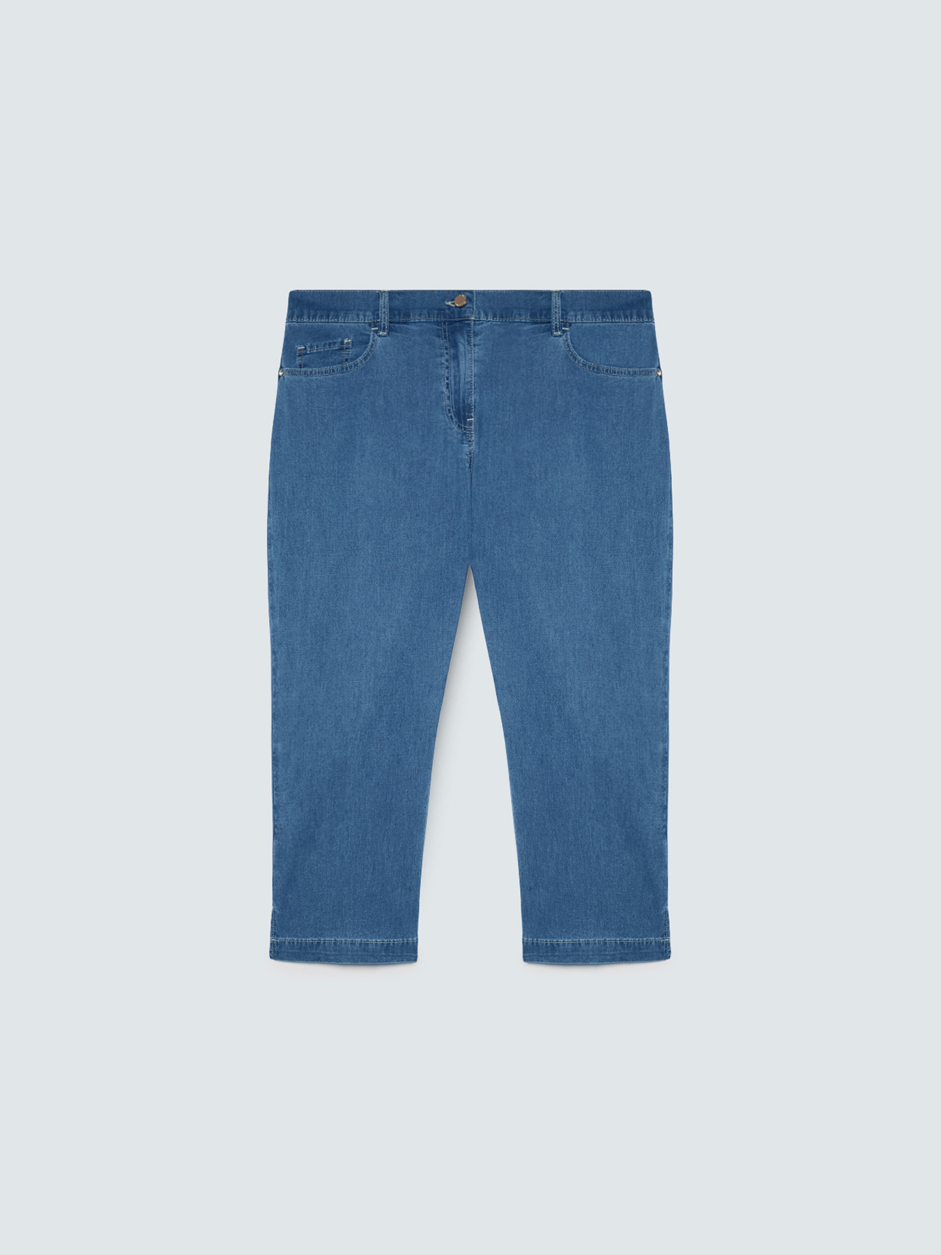 Cropped Jeans aus Denim mit Schlitzen image number 4