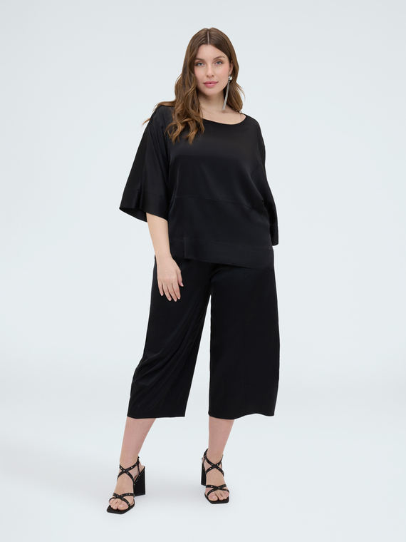 Bluse aus Satin mit Carr&eacute;-Ausschnitt