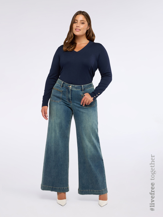 Wide leg jeans with a used effect