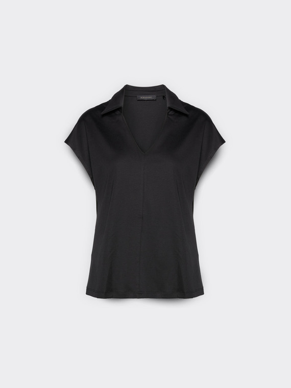 T-shirt with collar