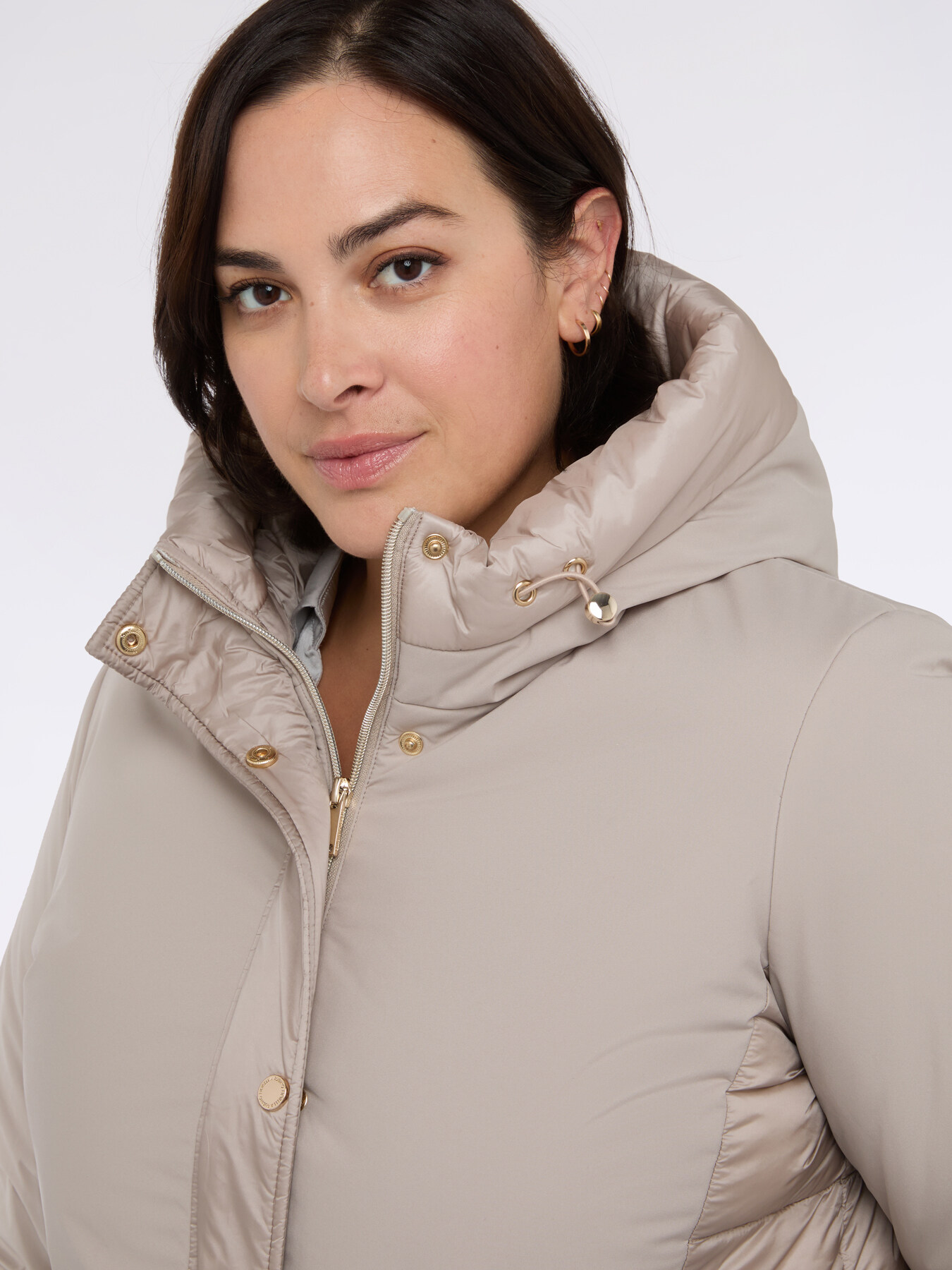 Plum&iacute;fero h&iacute;brido con capucha image number 3