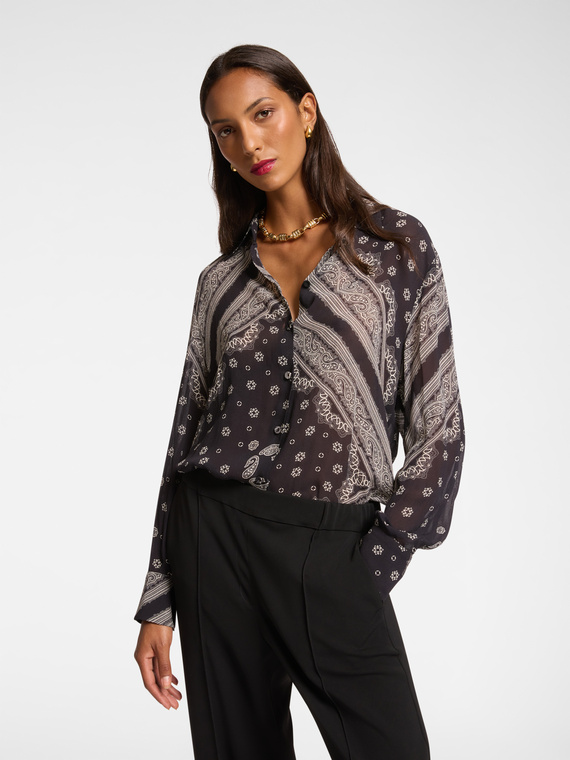 Scarf print shirt