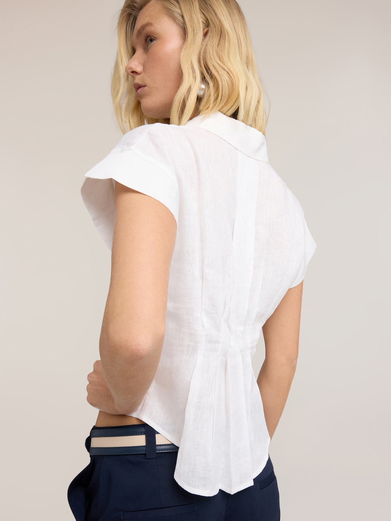 Camicia in lino con pieghe image number 2