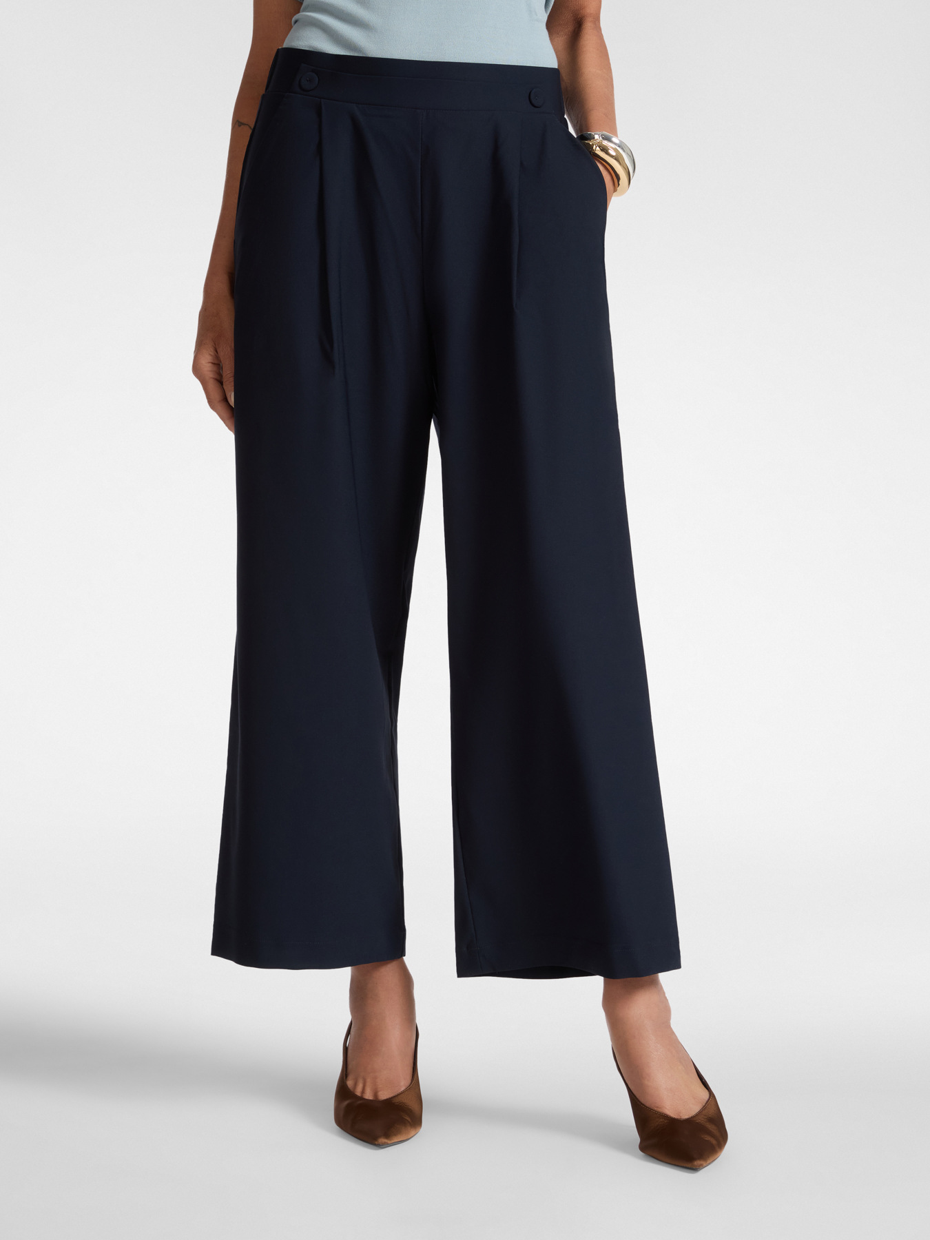 Pantalones amplios con pliegues image number 2