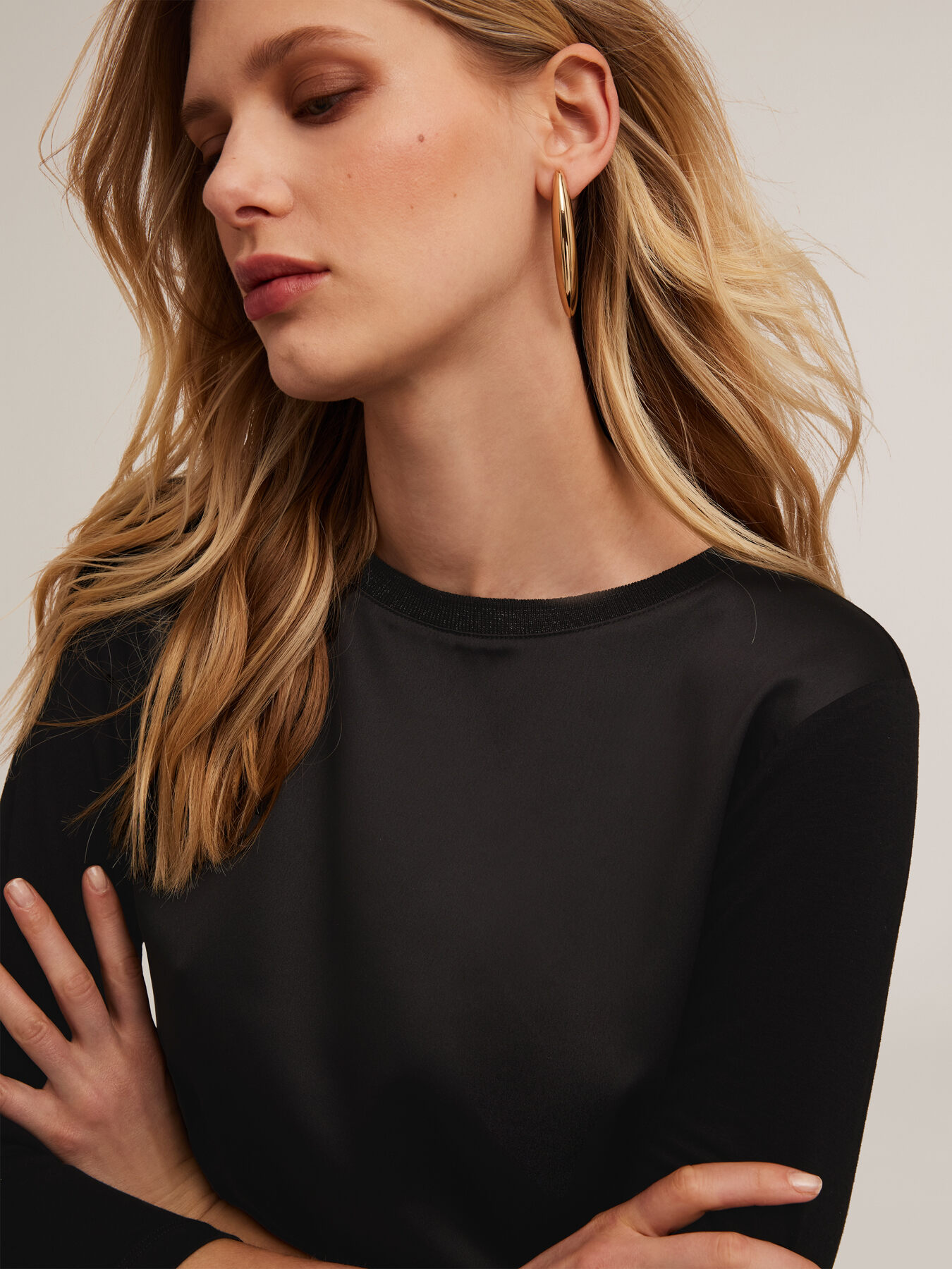 Basic-T-Shirt aus zwei Materialien image number 7