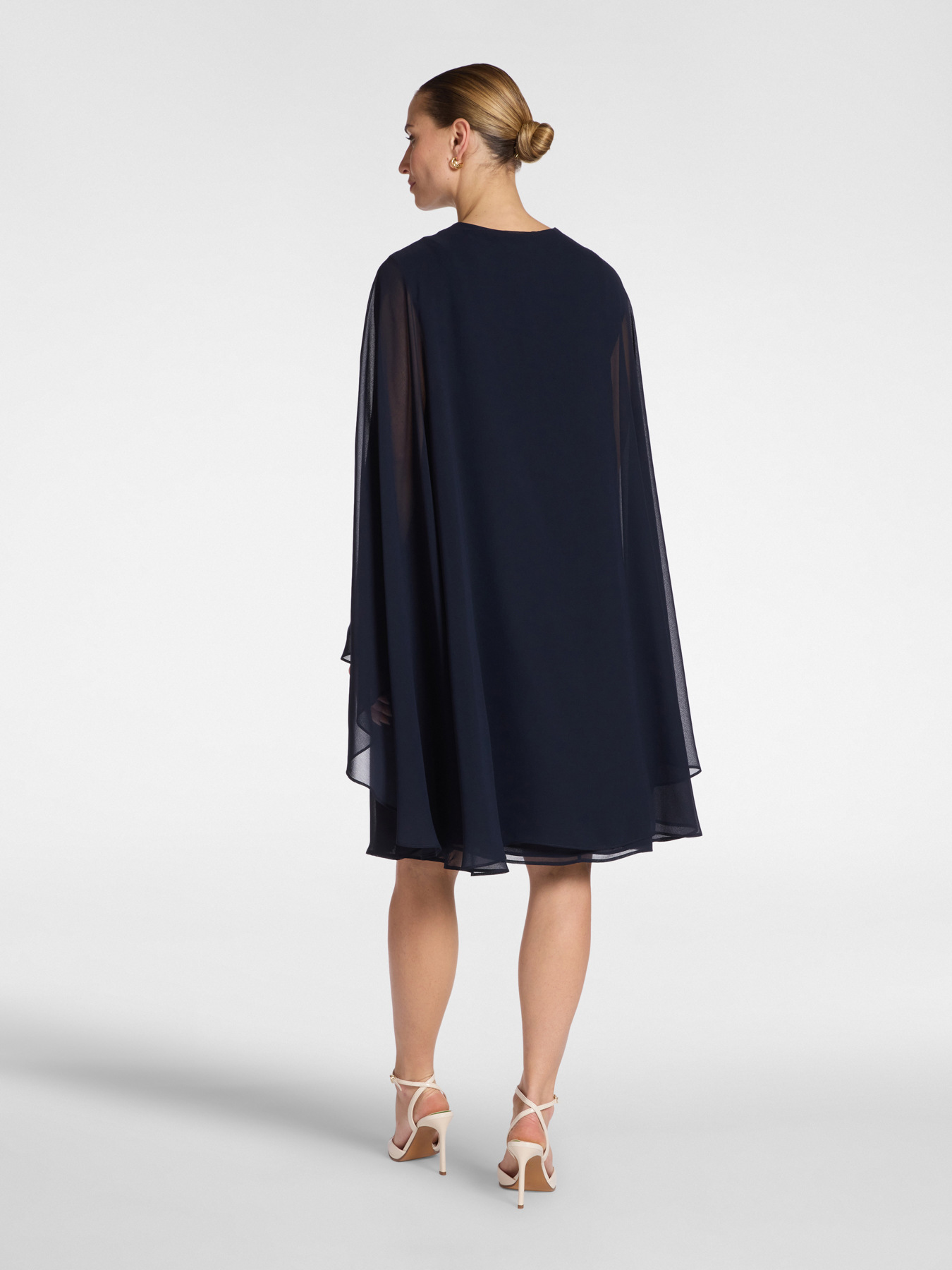 Abito layered in georgette image number 1