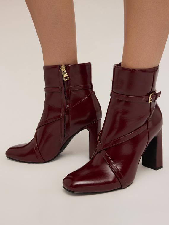 Ankle boot with straps