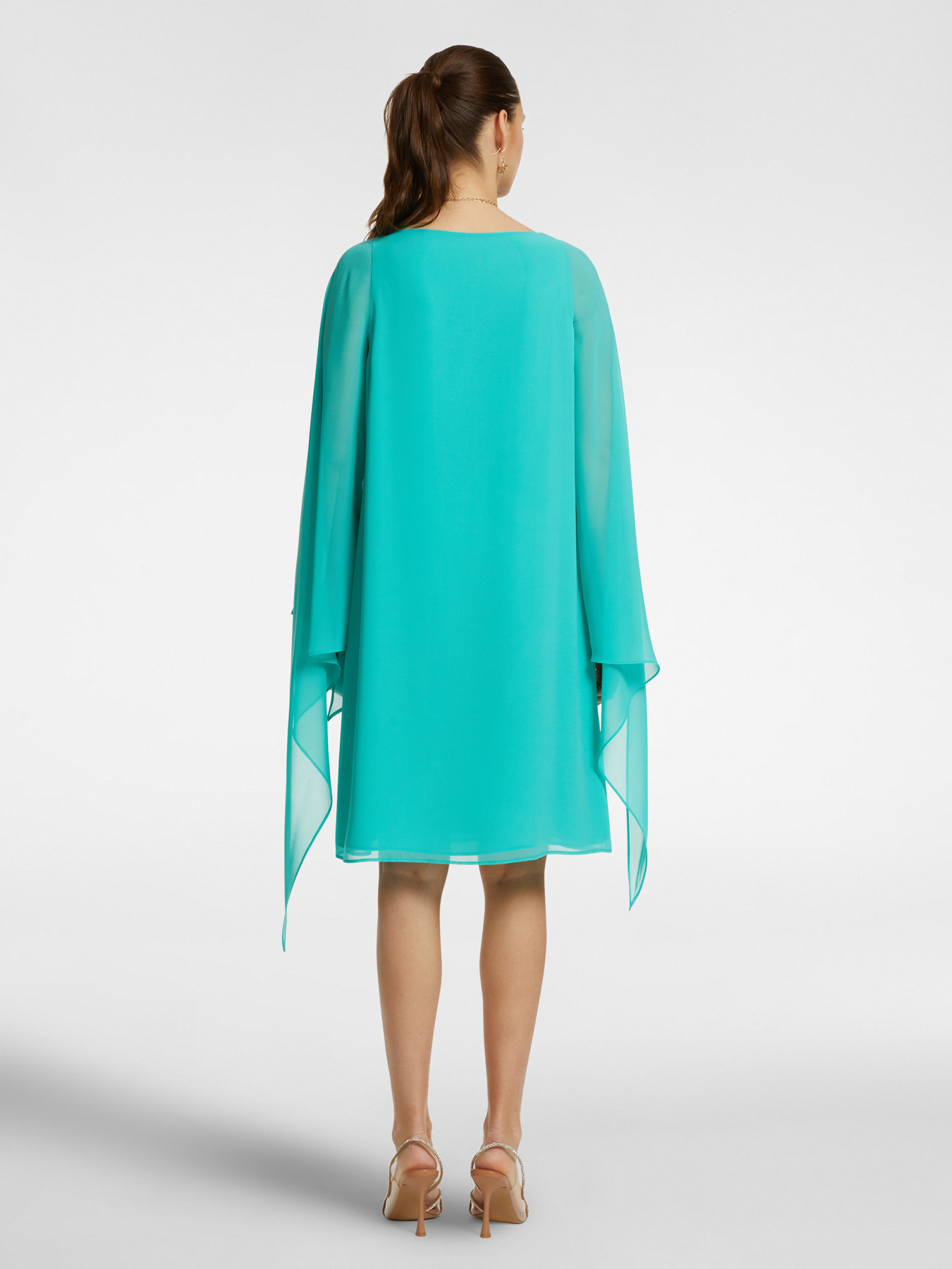 Vestido elegante con capa image number 1