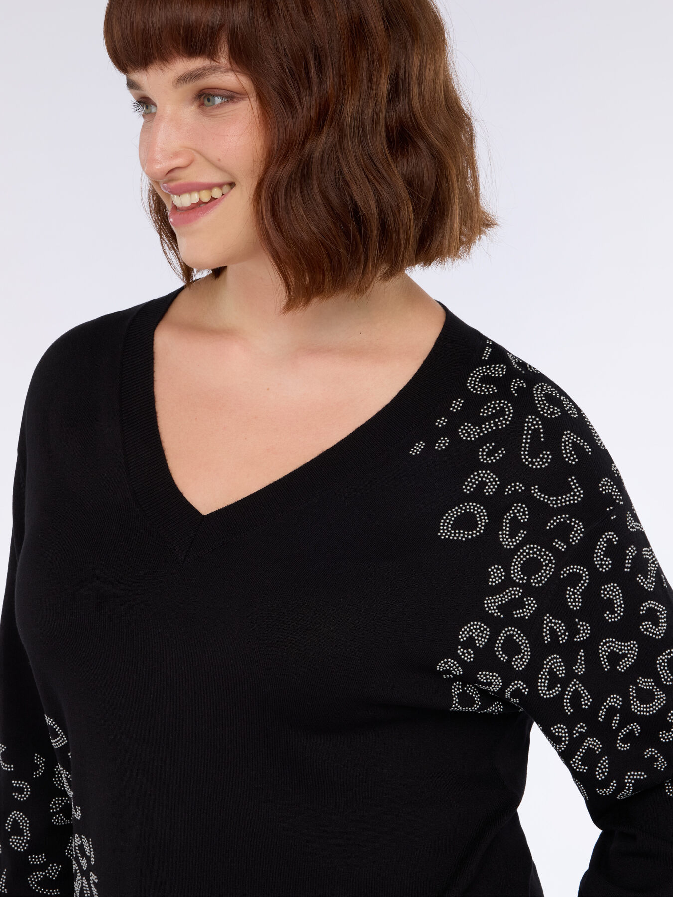 Pullover mit Tiermuster aus Strass image number 2