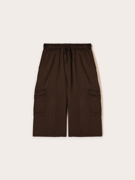 Bermuda shorts with cargo pockets