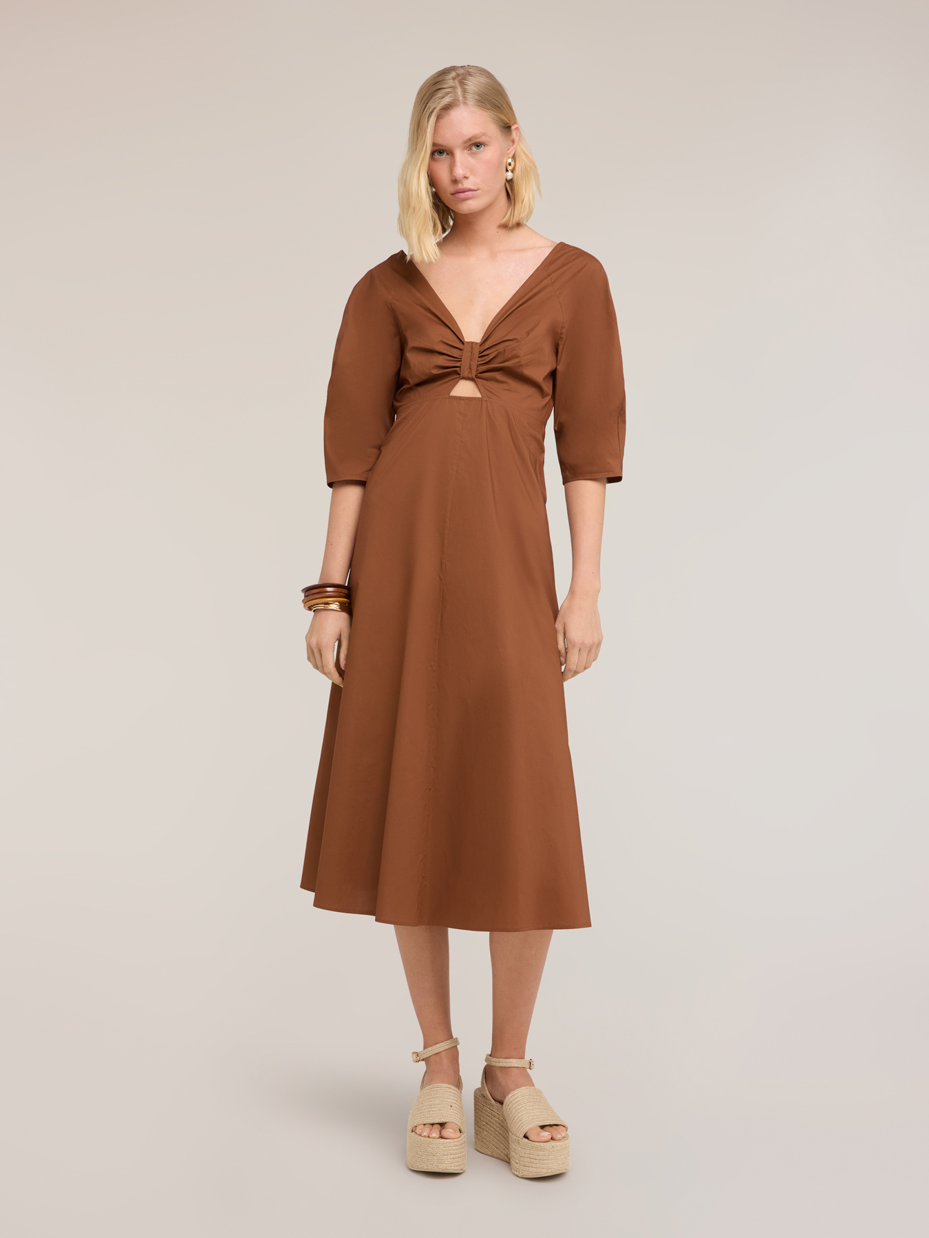 Ausgestelltes Kleid mit Knotenbindung am R&uuml;cken image number 2