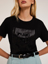 T-shirt con paillettes e scritta ricamata image number 3