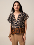 Blusa in raso fantasia image number 0