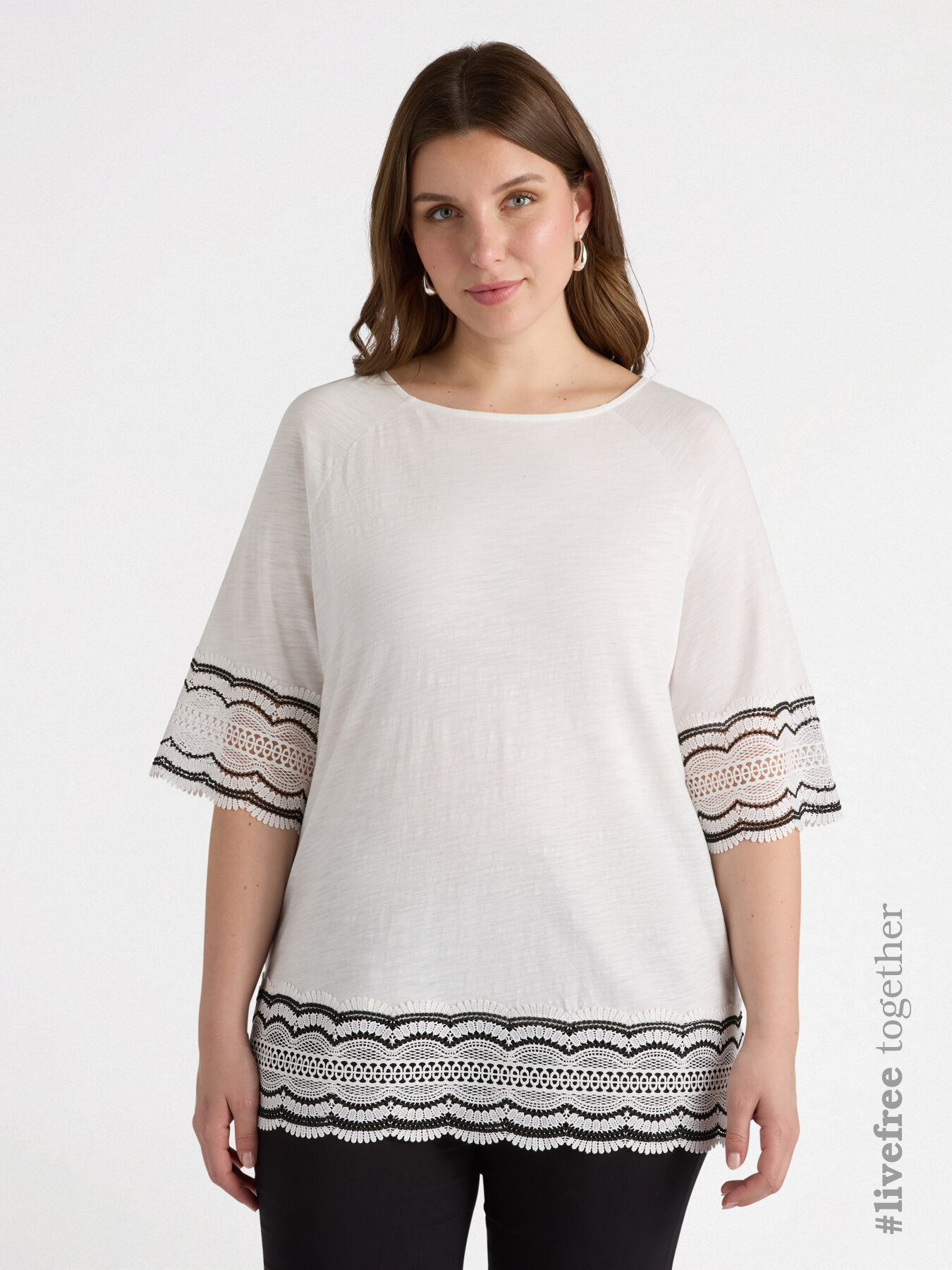 T-shirt with crochet edges image number 0