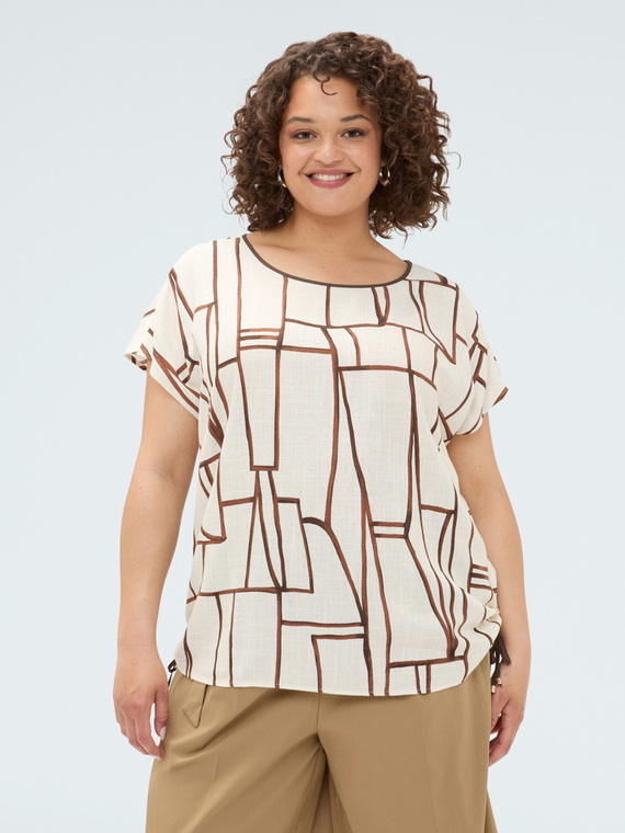 T-shirt with geometric print