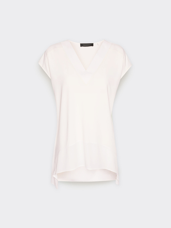 Camiseta longa com pontas na barra