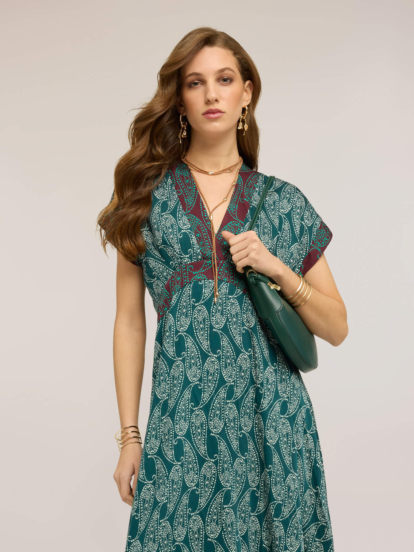 Long dress in cashmere print satin image number 3