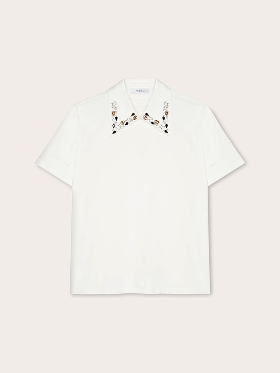 T-shirt avec col brodé de pierres