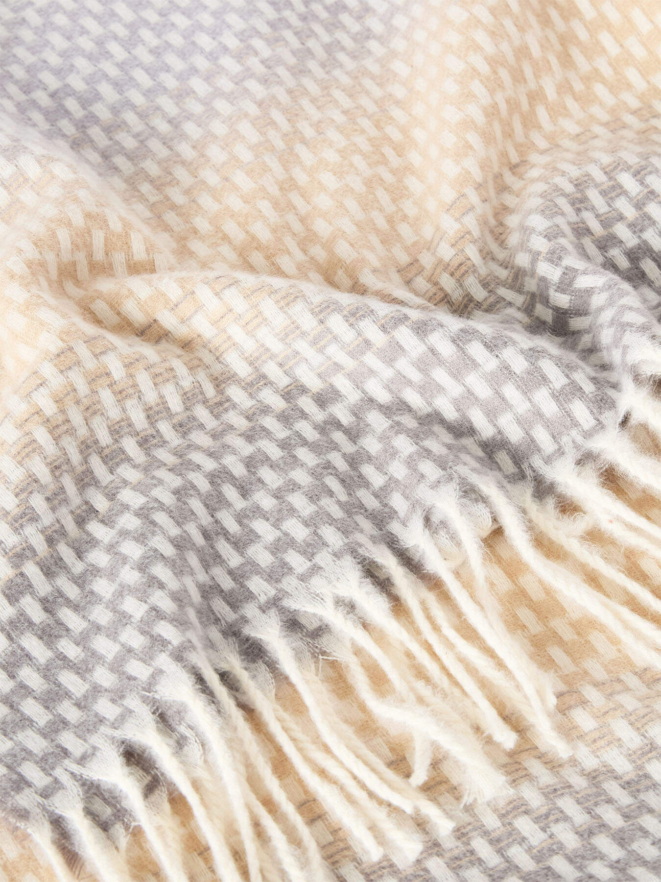 Sciarpa con frange image number 2