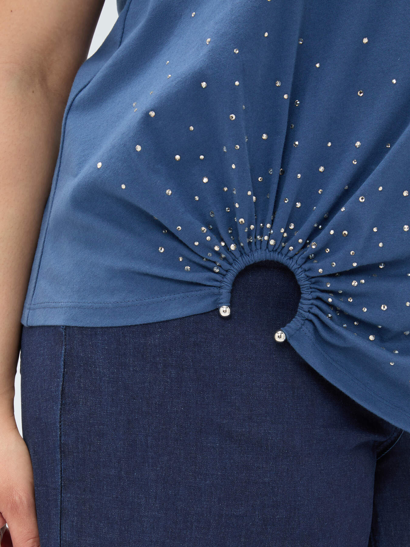 T-Shirt mit Hotfix und Ringdetail image number 3
