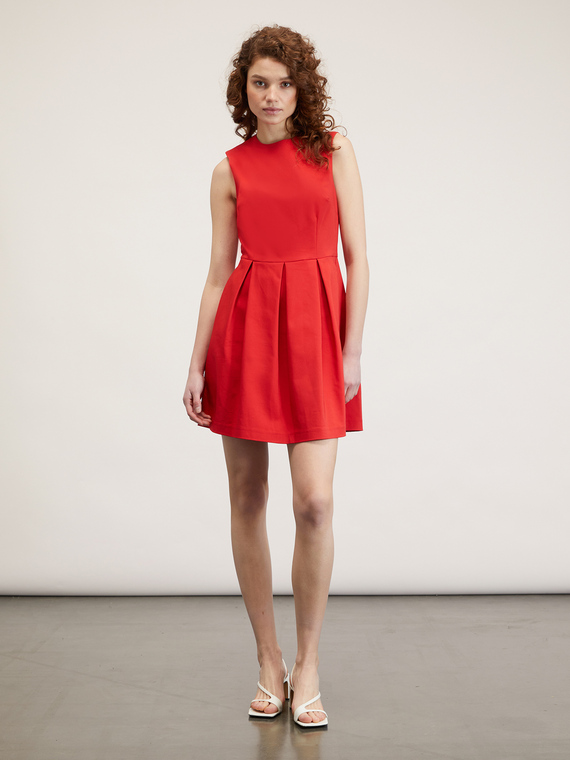 Kurzes Kleid mit Faltenrock