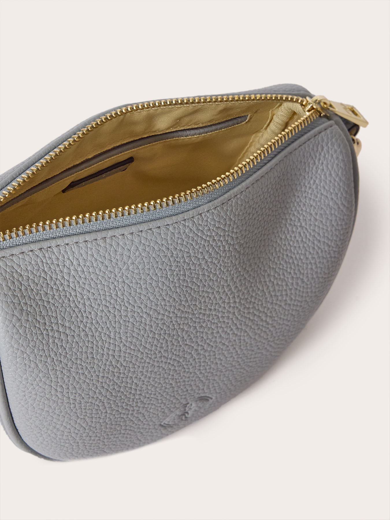 Shoulder bag with chain detail image number 4