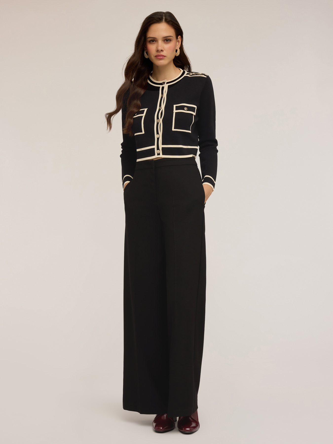 Cardigan with contrasting color edges image number 3