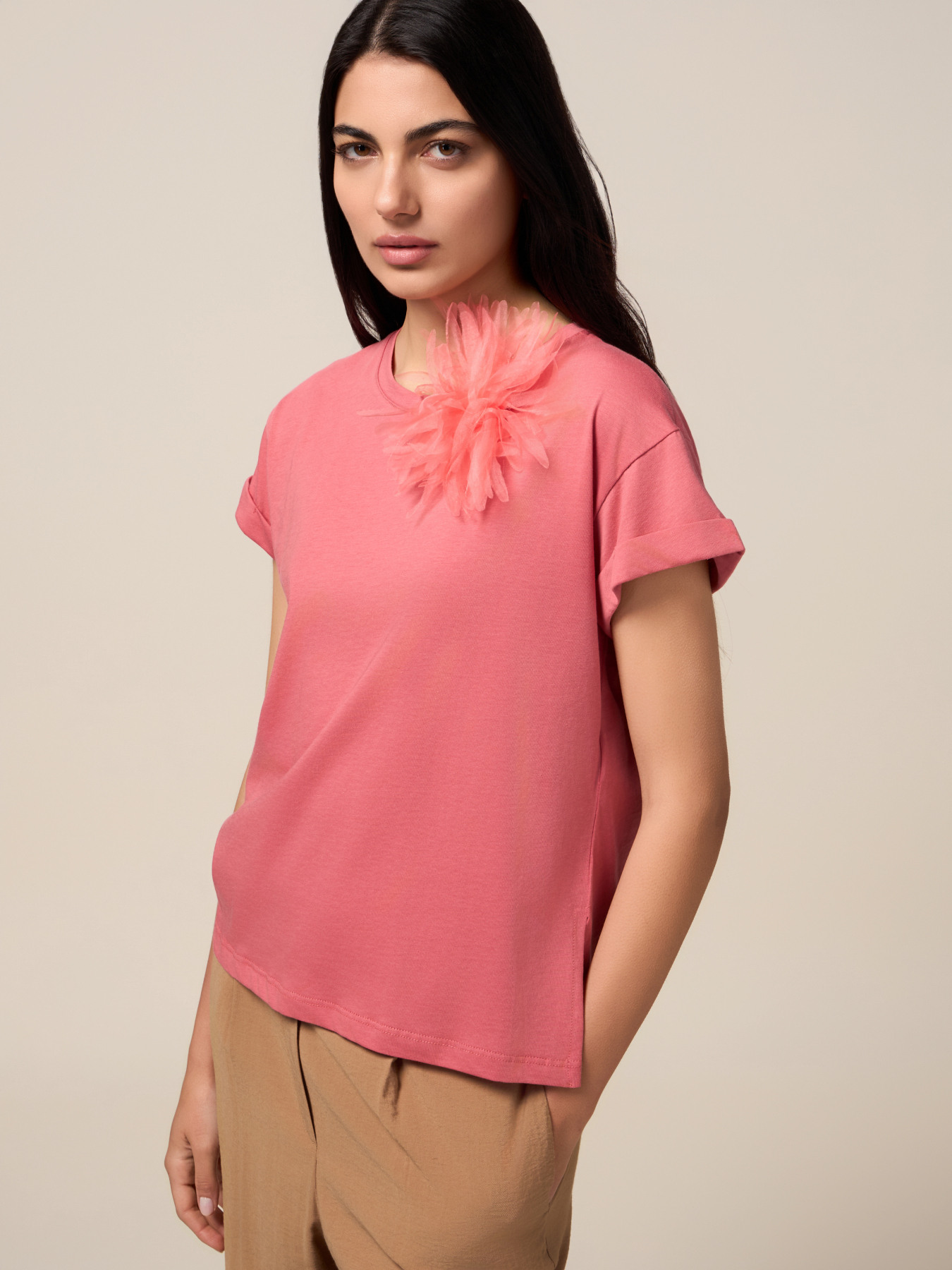 Tricou cu broșă în formă de floare image number 0